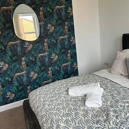Failsworth Apartment 6 With Free Gated Parking-2