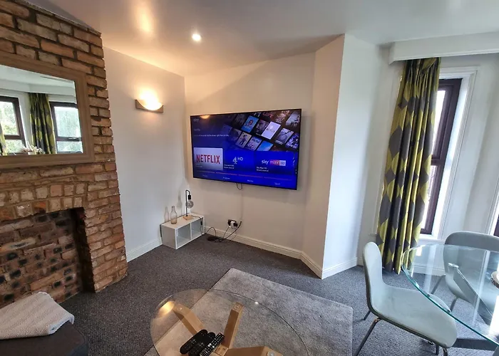 2 Bed Didsbury Flat Sleeps 6 Free Parking